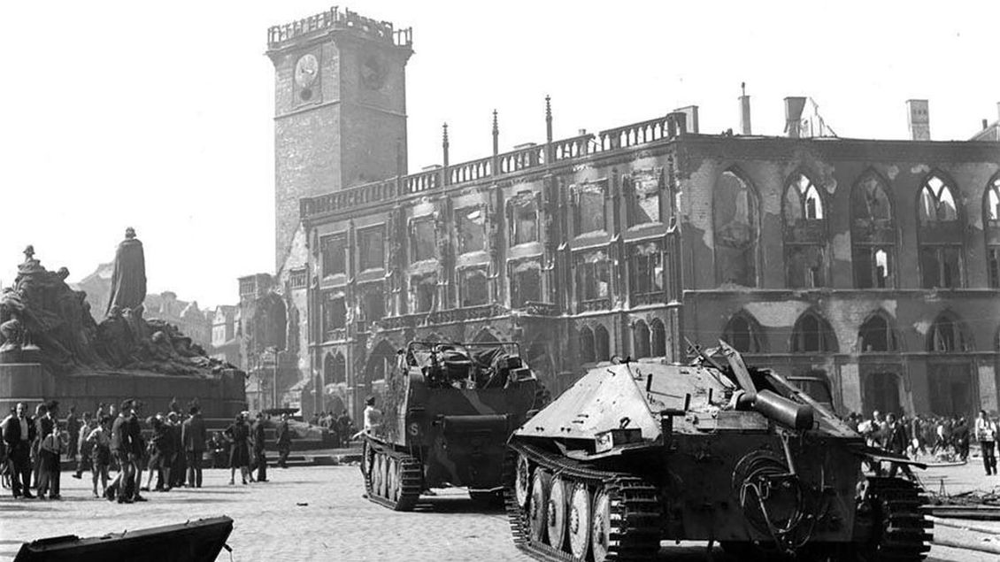 Shořelá paměť Prahy: Květnová apokalypsa archivů v roce 1945 - Médium.cz
