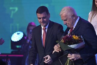 Na zahraničí míří lidé z Klausova institutu. Macinka z nich staví tým nejbližších, povýšit má i jeho „ideolog“