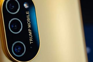 Trumpův „zlatý mobil“ je prý hotový a začne se prodávat - Novinky