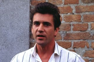Mel Gibson býval nejpřitažlivějším mužem světa. Kariéru mu zničil alkohol a nezvladatelný vztek - Médium.cz