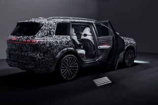 Luxusní obřík od Audi se začíná odhalovat: Sám vám otevře dveře a zahrne vás komfortem - Garáž.cz