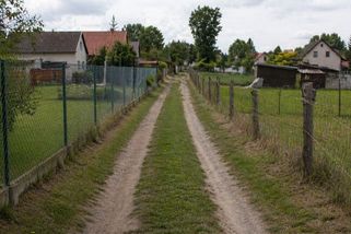 Důchodce zablokoval výstavbu desítek domů. Odmítl prodat část přístupové cesty