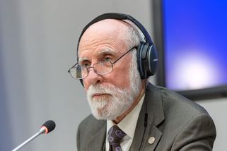 Otec internetu oslavil 80. narozeniny - Novinky