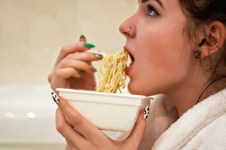 3 jídla denně jsou nesmysl. Vědci zjistili, kolikrát denně by měl člověk optimálně jíst