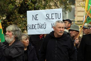 Je čas bránit sudetské Němce před českými nácky a...