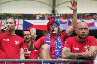 MS fotbal | Výhra pro fanoušky! Pivo na českých zápasech vyjde nejlevněji na celém MS, ruší se i přísné zákazy - Sport.cz