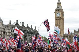 V Londýně protestovaly desítky tisíc lidí - Seznam Zprávy