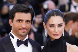 ŽENA-IN - Partnerky jezdců F1 svými šaty v Cannes strčily do kapsy i velké filmové hvězdy. K dokonalosti nejsou potřeba metry látky
