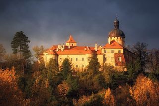 Hrad povstal z ruiny do krásy. Zachraňovali ho operní pěvci i kastelán o berlích - Seznam Zprávy