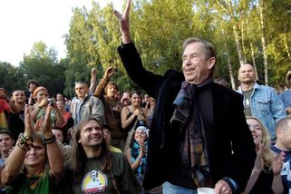 Trutnovský festival bude věnován Václavu Havlovi. Poprvé na něj přijede i Lucie - Novinky