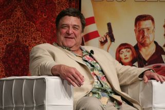 Americký herec John Goodman je po zhubnutí 90 kilo k nepoznání. Lidé pod jeho novou fotkou neskrývají obavy
