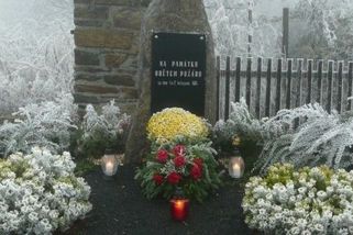 „Já tady s těma gumovejma ksichtama nebudu!“ Kdo byla Marika Fárová z filmu Requiem pro panenku? - Médium.cz
