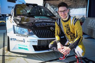 Ze simulátoru rovnou do soutěžní Fabie R5! Vítěz virtuální rallye vyzkoušel ostré auto, poslechněte si dojmy - Garáž.cz