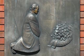 Varšavské pokleknutí: Den, kdy Německo pokleklo před oběťmi nacismu - Médium.cz