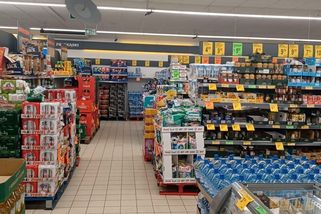 Fronty jako za komunistů. Poláci si stěžují na nájezdy Čechů i Němců za levnými nákupy - Novinky