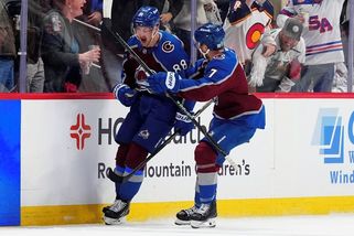 NHL | Výborný Nečas zapsal dva body a Colorado slaví v sérii s Minnesotou druhou výhru - Sport.cz