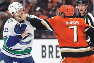 NHL | Růžová budoucnost, ale nejspíš už bez Gudase. V Kalifornii rostou obři Západu - Sport.cz