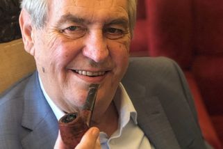 Měl by Miloš Zeman dostat vyznamenání? Připomeňte si jeho nejhorší trapasy a urážky - Médium.cz