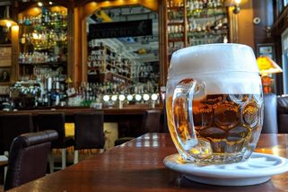 Pivo, řízek, svíčková. Tady s cenou už výš nemůžeme, říká restauratér - Seznam Zprávy