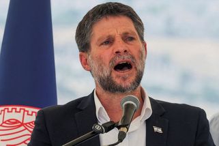Izraelský ministr tvrdí, že na něj vydali mezinárodní zatykač. V reakci nařídil zbořit palestinskou vesnici - Novinky