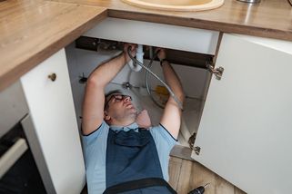 Mám jen základku a pod 100 000 Kč měsíčně bych nešel. Mé řemeslo má v Česku zlaté dno