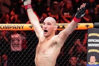 Šok v UFC. Neporažený Chimaev poprvé padl, Strickland mu zničil obličej