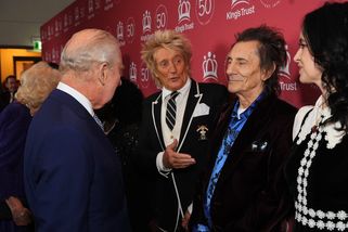 Zpěvák Rod Stewart způsobil poprask. Před králem K...