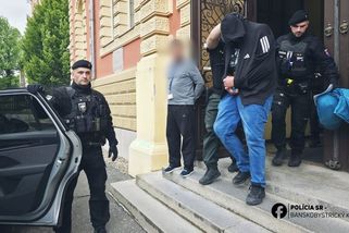 Slovák se seznámil se ženou na seznamce, spoutal ji řetězy a téměř týden ji vozil v kufru auta - Novinky
