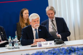 Pavel v Bukurešti připomněl, odkud přichází hrozba. Babišova vláda stále řeší prezidentovu účast na summitu NATO