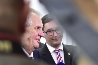 Buď se Ovčáček stal mluvčím papeže, nebo máme ustr...