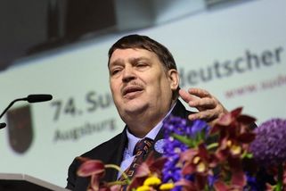 Bernd Posselt pro HlídacíPes.org: O sudetoněmecký sjezd stojí víc českých měst