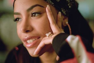 Aaliyah měla hrát v Matrixu. V 22 letech zemřela v přetíženém letadle, pilot měl v krvi kokain - Médium.cz