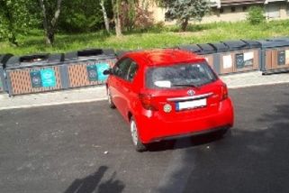 Nevyvezený papír na Čeplově..a zase ta auta