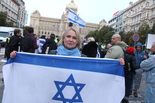 Přišla jsem podpořit Izrael, řekla ministryně Černochová na demonstraci za Palestince