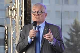 Hlavně nepřepisovat dějiny. Politik z SPD bojuje z...