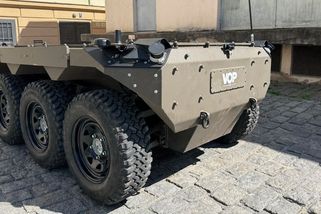 Prohlédněte si roboty, které pro bojiště vyvíjejí Češi - Seznam Zprávy