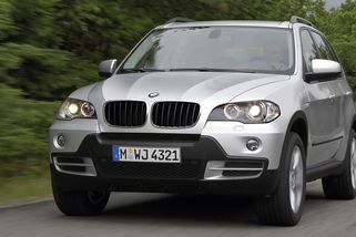 BMW se 23 majiteli i Audi po 21 nehodách. Pozor na „pasti“ v českých bazarech