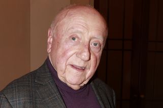 Složenky mu sežerou celý důchod. Felix Slováček pobírá nízkou penzi a varuje před chybou, kterou dělá téměř každý