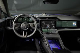 Elektrické Porsche Cayenne odhaluje kabinu s obřími displeji - Novinky
