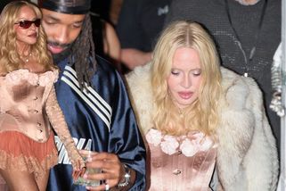 Madonna v rajcovním oblečku slavila ve slavném gay klubu. Vzala i svého kolouška!