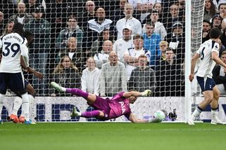 Kinský předvedl vynikající zákrok a Tottenham remizoval - Sport.cz