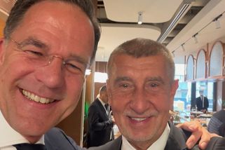 „Když mě někdo k něčemu vyzývá, tak jdu po tom.“ Babiš jednal s Ruttem o navyšování obranných výdajů - Novinky