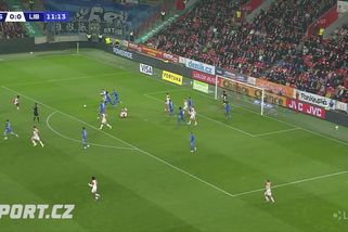 Komise rozhodčích řešila odvolanou penaltu v Edenu a situaci v šestnáctce Sparty - Sport.cz