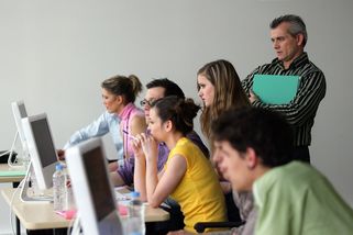 Stát šlape na brzdu ve vzdělávání dospělých. Úřadům došly peníze, rekvalifikaci už neschválí každému