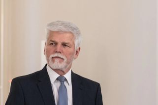 Hrad má kvůli summitu NATO zvažovat i žalobu na Babiše, ten se s vyjádřením k situaci odkázal na pondělí - Echo24.cz