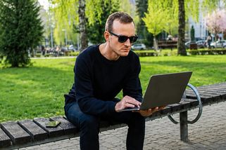 Wi-Fi všude zdarma, slibují titulky médií. Podívali jsme se, jak se to EU povedlo a proč Češi frfňají
