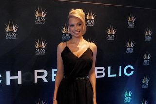 Daniela Brzobohatá dostala na moderování zatraceně sexy parťačku! Stoupne si vedle sexy blondýny s přírodními čtyřkami