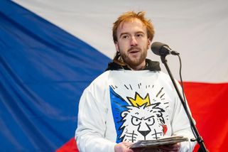 Ze Staromáku až k rozhlasu. Milion chvilek odhalil plán protestu, dorazí i blaničtí rytíři