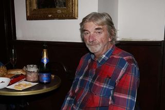 Celý život hrál a stejně nemá na klidné stáří. Vladimír Kratina promluvil o důchodu, má z něj sotva na pivo