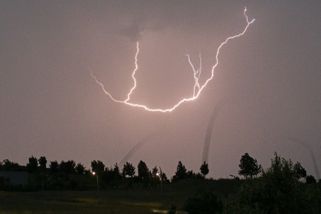 Předpověď na měsíc: Udeří další bouřky, vrátí se mrazy. Meteorologové odhalili, kdy se oteplí